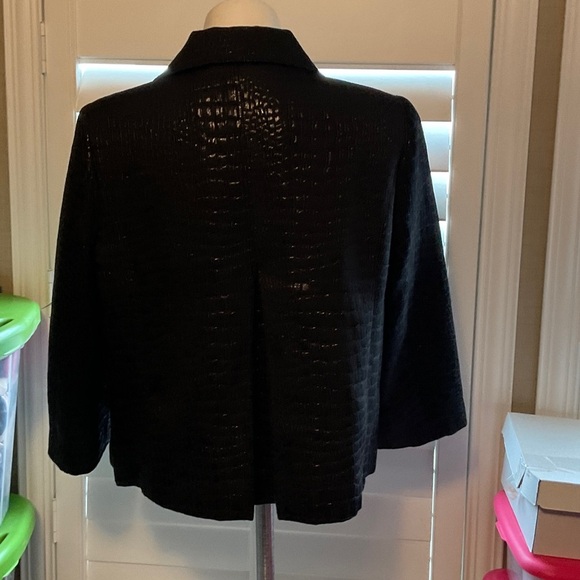 Chic Black Textured Women's Blazer - Picture 5 of 9